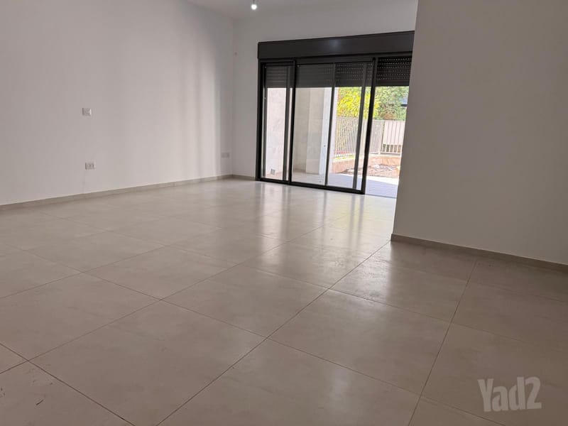 תמונה מיד2 – 5 חדרים • 12,600 ₪, מאשה ודב סקיבין, כפר סבא (1)