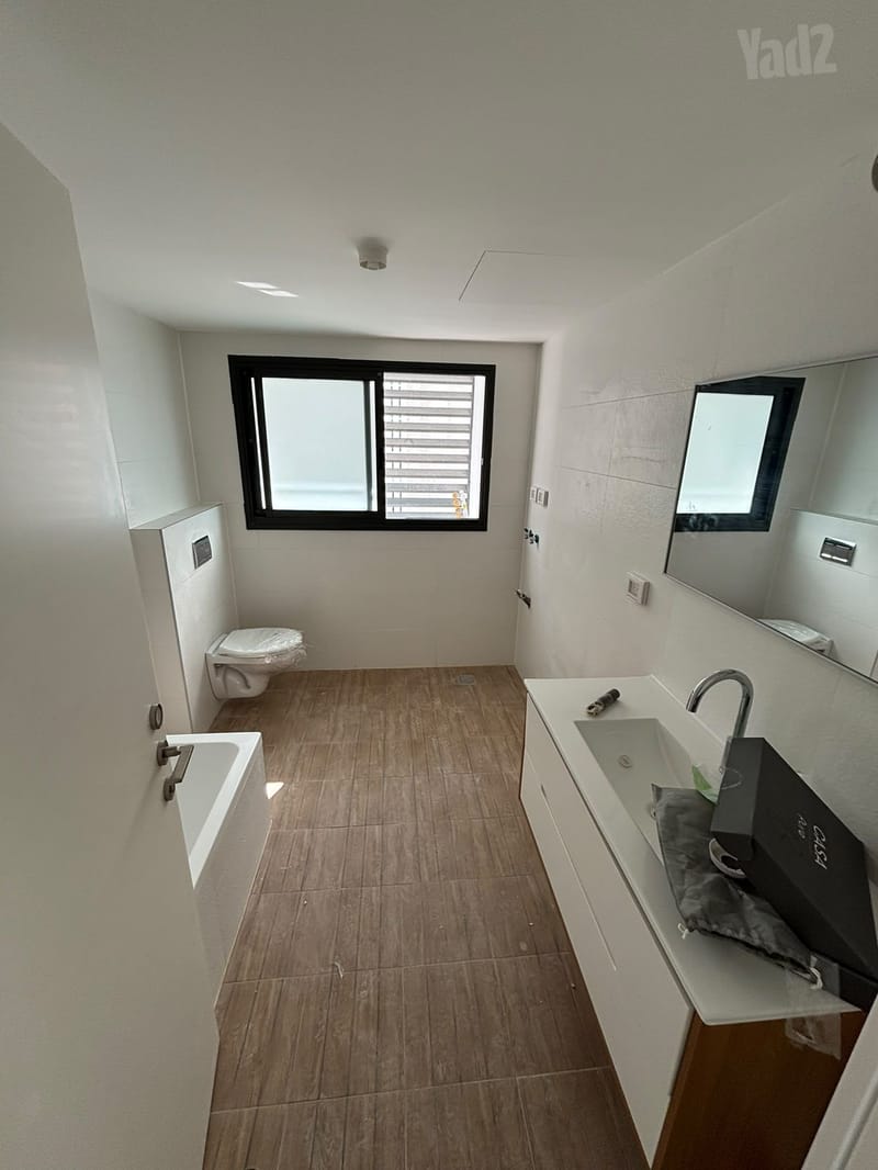 תמונה מיד2 – 3 חדרים • 8,500 ₪, גולומב, ארלוזורוב, גבעתיים (1)