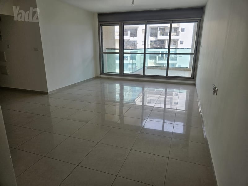 תמונה מיד2 – 4 חדרים • 11,000 ₪, אורי צבי גרינברג 8, אזורי חן, תל אביב (1)