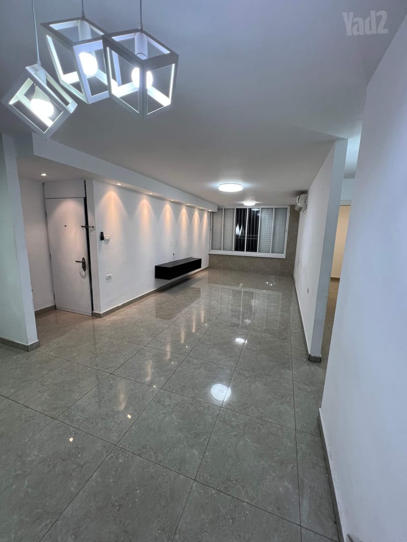 Photo from Yad2 – 3 Rooms • ₪5,000, הרקפת 1, Shikunei HaMizrah, Rishon LeZion (1)