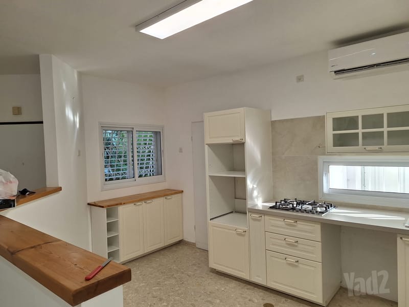 Фото с Yad2 – 6 Комнаты • 10,500 ₪, יעקב דורי 7, ха-Раматкалим, Ход-ха-Шарон (1)