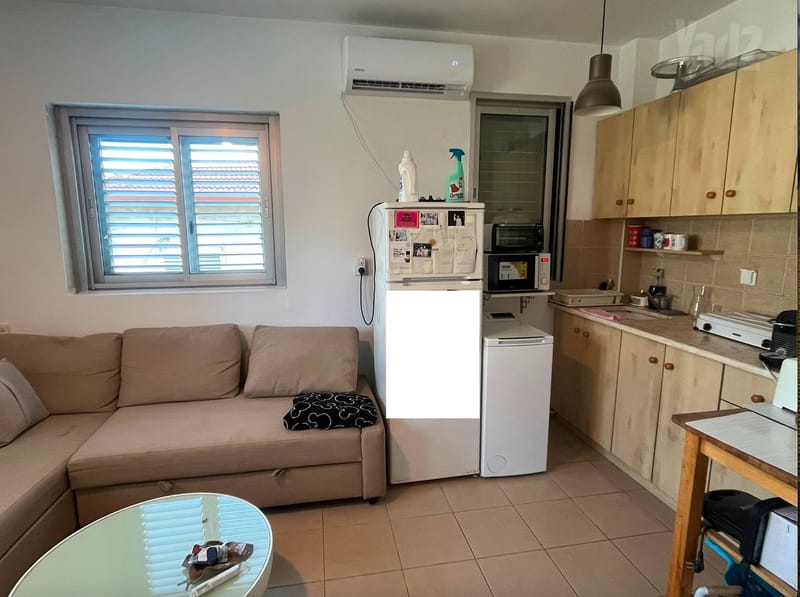תמונה מיד2 – 2 חדרים • 2,200 ₪, דרך אבא הלל 40, גפן, רמת גן (1)