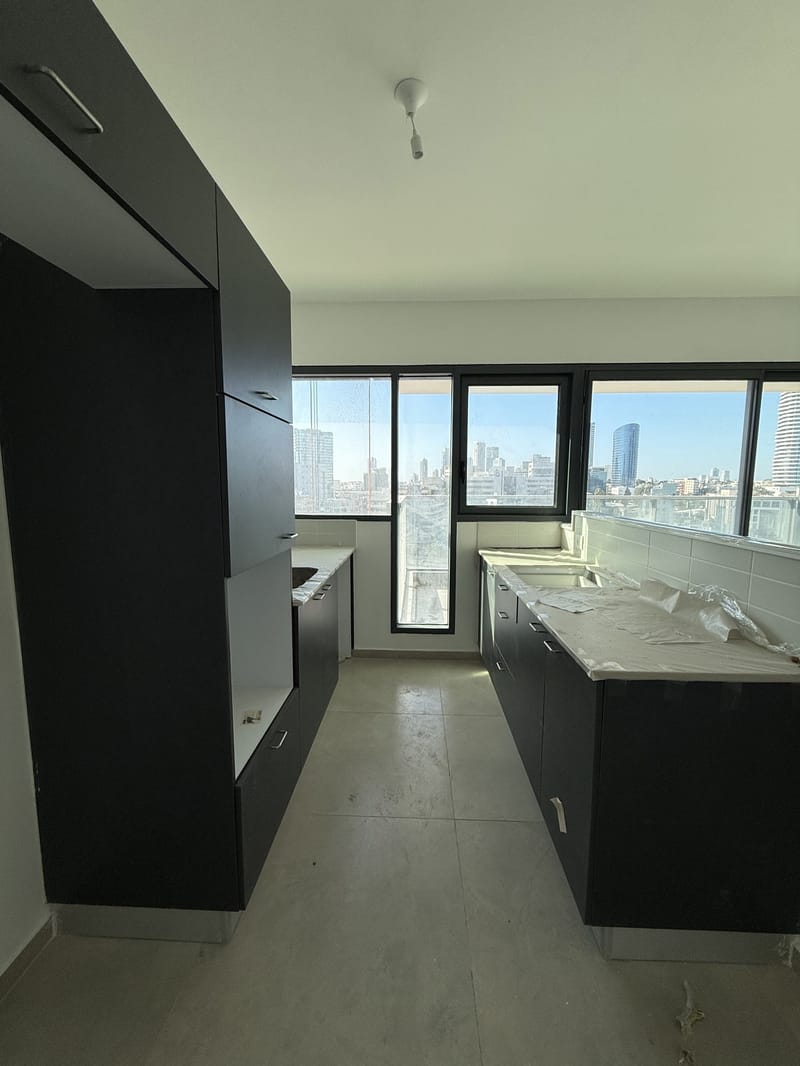 4 Rooms • ₪8,500/mo - Image 1