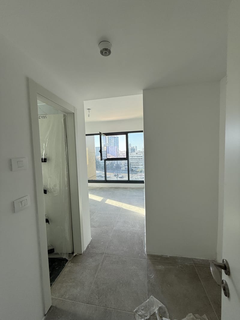 4 Rooms • ₪8,500/mo - Image 2