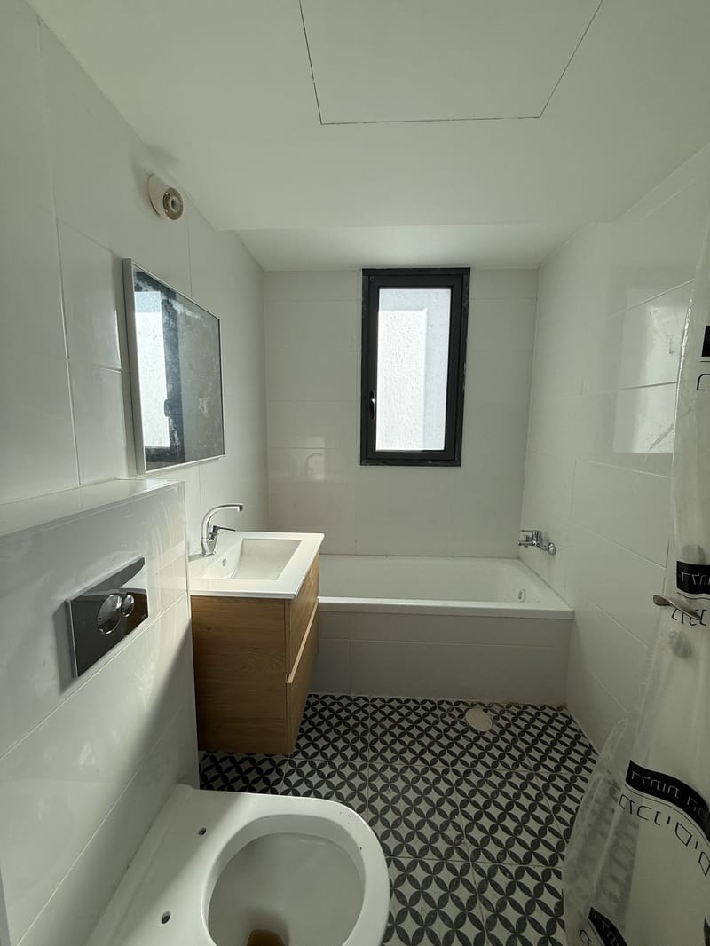 4 Rooms • ₪8,500/mo - Image 3