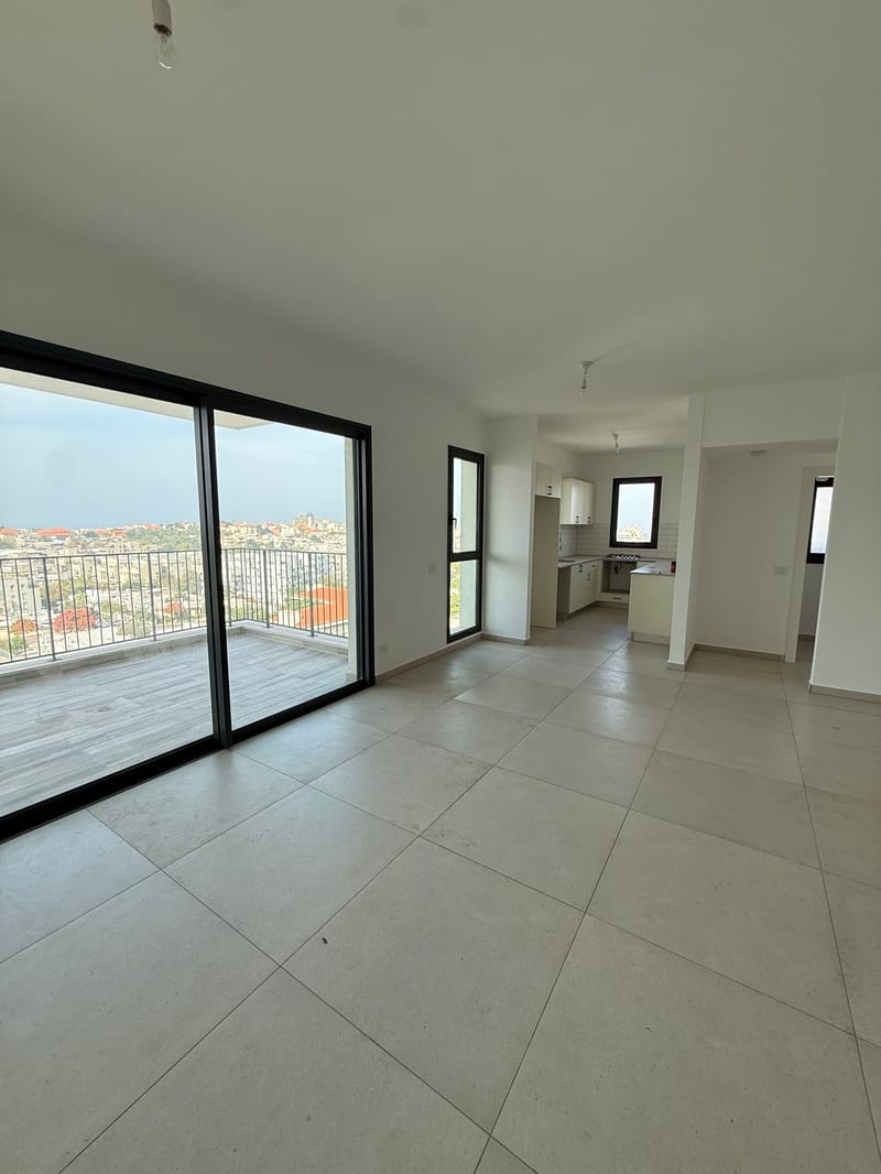 4 Rooms • ₪10,500/mo - Image 2