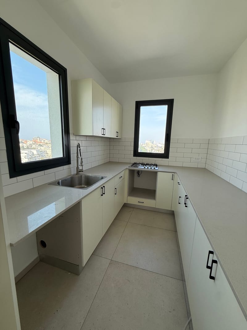 4 Rooms • ₪10,500/mo - Image 3