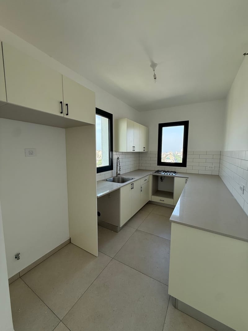 4 Rooms • ₪10,500/mo - Image 4