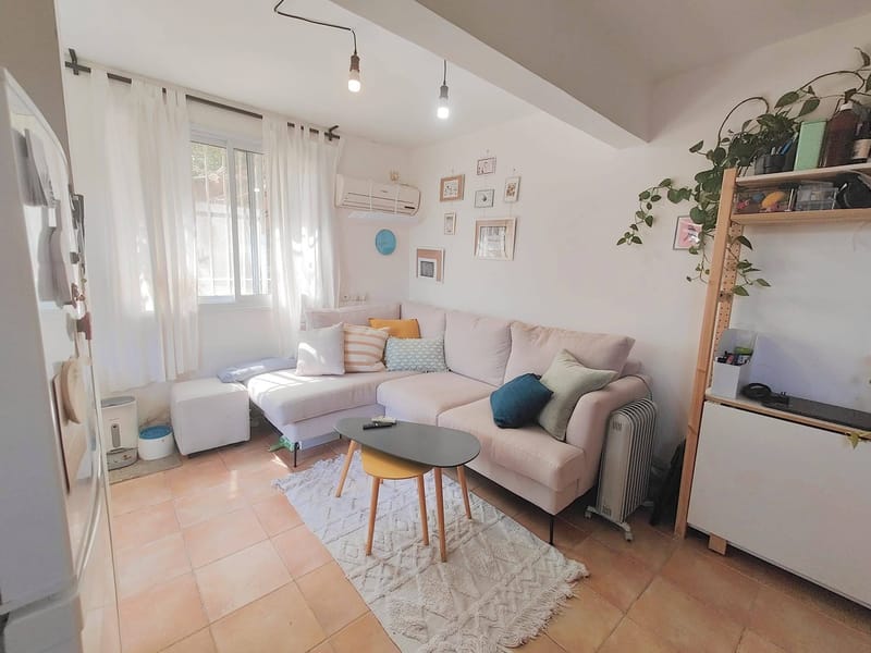 Photo from Facebook – Studio • ₪3,000, ד'ישראלי, Ahuza, Haifa (1)