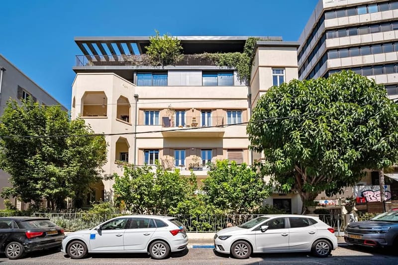 תמונה מפייסבוק – 2 חדרים • 5,200,000 ₪, יבנה, לב תל אביב, תל אביב (1)