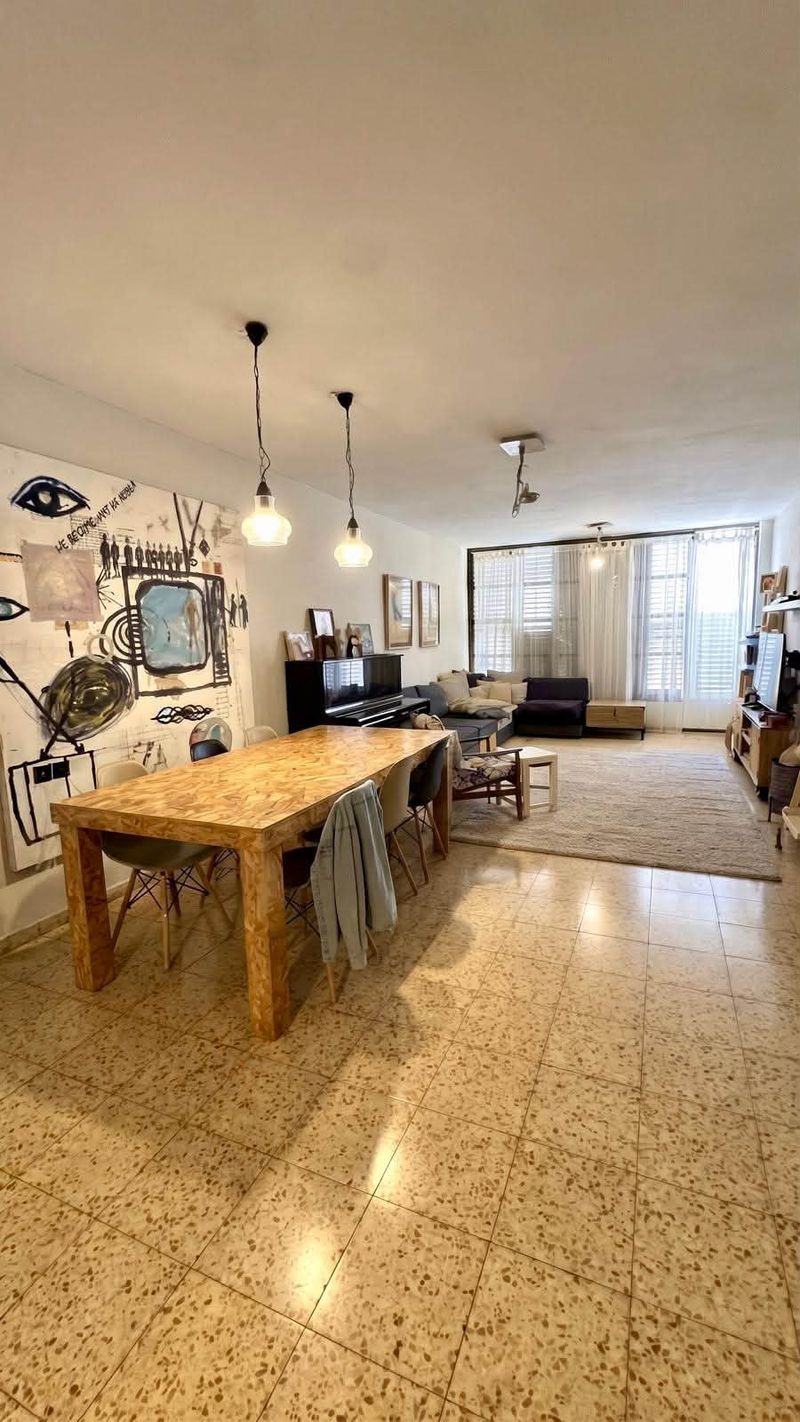 תמונה מפייסבוק – 4.5 חדרים • 6,000 ₪, אלי כהן 2, קריית יערים, רמת השרון (1)