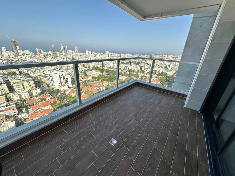 Фото с Facebook – 5 Комнаты • 8,300 ₪, כצנלסון, Центр города Бат-Ям, Бат-Ям (1)