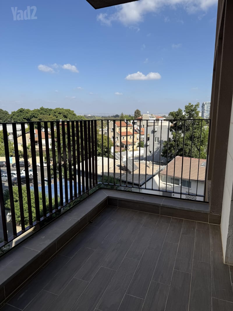 תמונה מיד2 – 3 חדרים • 9,000 ₪, סמטת המעלות 3, נווה מגן, רמת השרון (1)