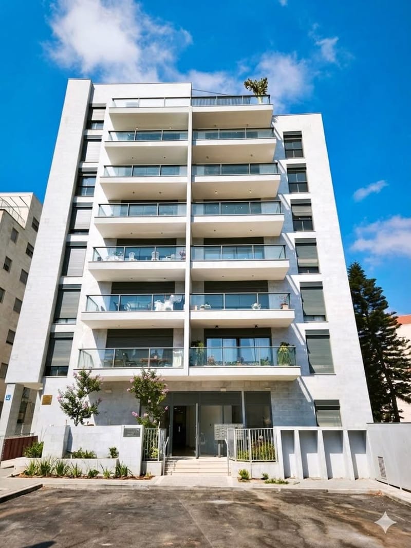 תמונה מפייסבוק – 5 חדרים • 10,100 ₪, הפרדסים 5, מרכז, הרצליה (1)