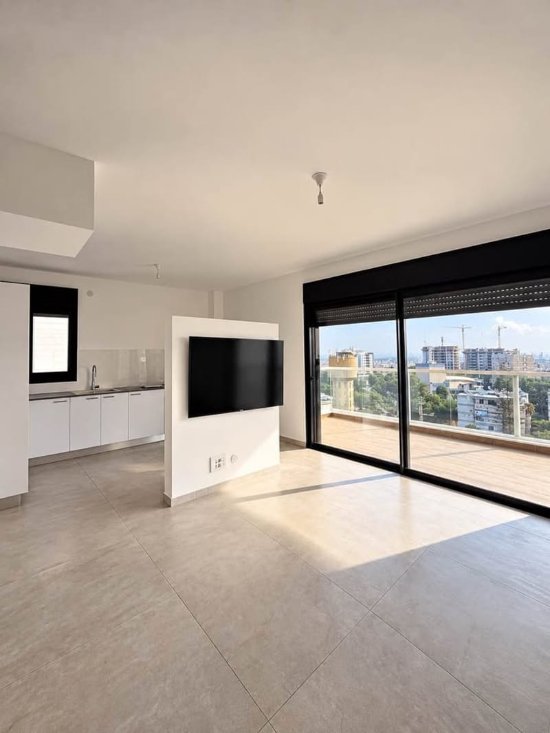 Фото с Facebook – 3 Комнаты • 6,200 ₪, פרויקט THE FIVE, Ницана, Бат-Ям (1)