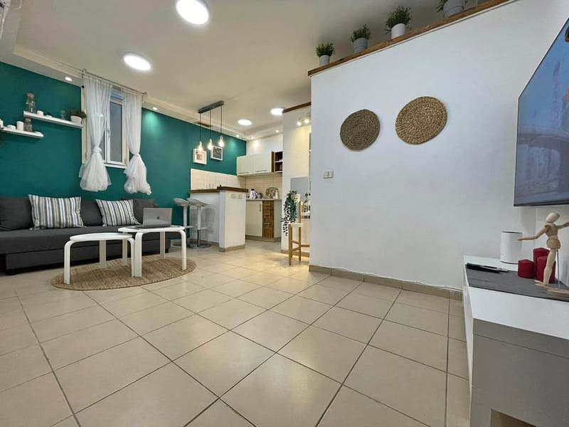 Фото с Facebook – 2 Комнаты • 4,100 ₪, ליד שוק מחנה יהודה, Махане-Йехуда, Иерусалим (1)
