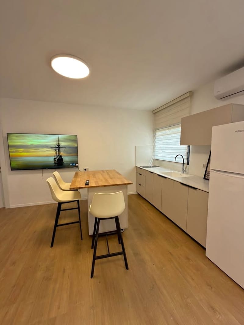 תמונה מפייסבוק – 2 חדרים • 5,800 ₪, מונטיפיורי, תל אביב (1)