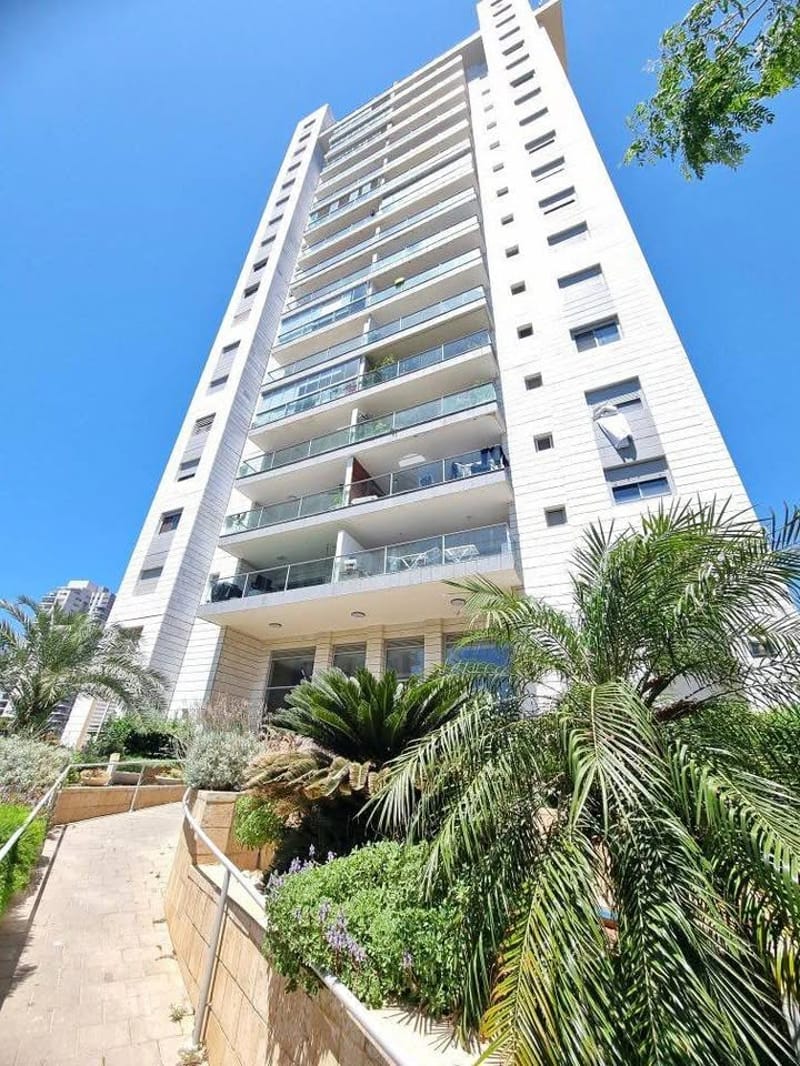 תמונה מפייסבוק – 4.5 חדרים • 7,300 ₪, חדרה, חדרה (1)