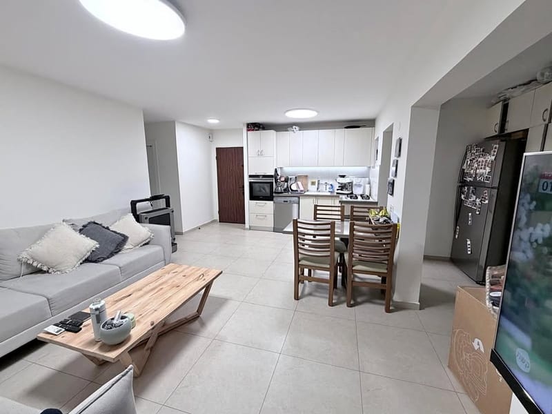 תמונה מפייסבוק – 5 חדרים • 6,200 ₪, ליד קניון שבעת הכוכבים, הרצליה ב', הרצליה (1)