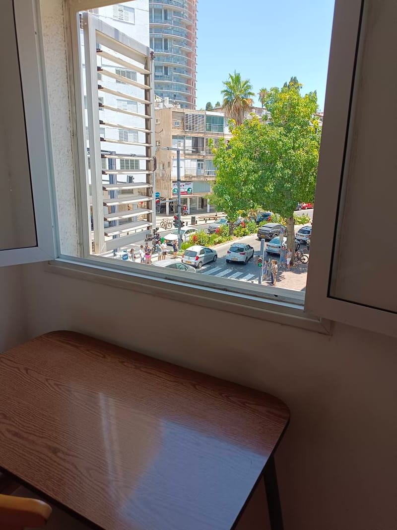 תמונה מפייסבוק – חדר בדירת שותפים • 2,300 ₪, סירקין/כצנלסון, שינקין, גבעתיים (1)