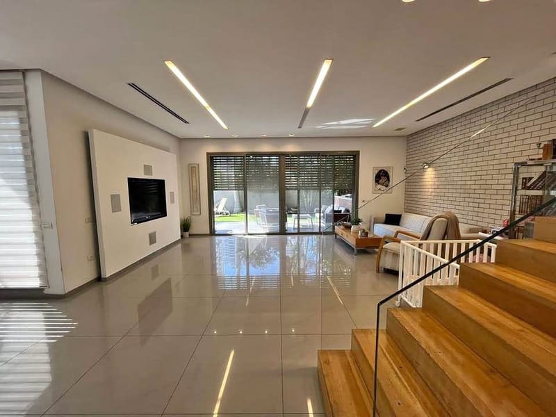 Photo from Facebook – 9 Rooms • ₪25,000, Nahalat Yehuda, Rishon LeZion (1)