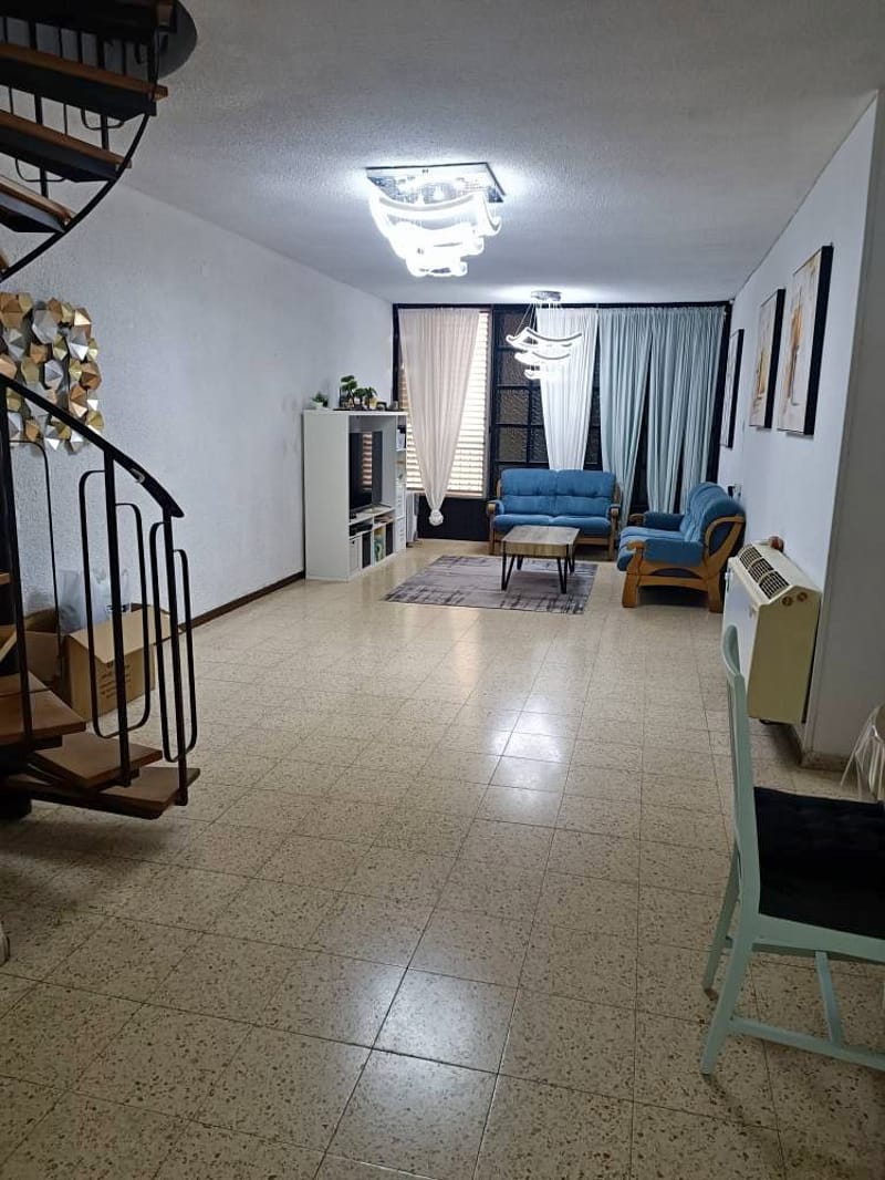 תמונה מפייסבוק – 4.5 חדרים • 7,600 ₪, מרכז, הרצליה (1)