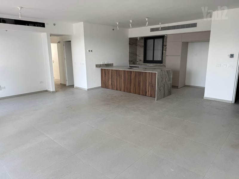 תמונה מיד2 – 5 חדרים • 10,500 ₪, יונה וולך 10, גרין פארק (שיכון עובדים), הוד השרון (1)