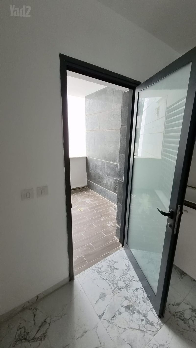 תמונה מיד2 – 5 חדרים • 6,500 ₪, שדרות הרב עובדיה יוסף, גני איילון, לוד (1)