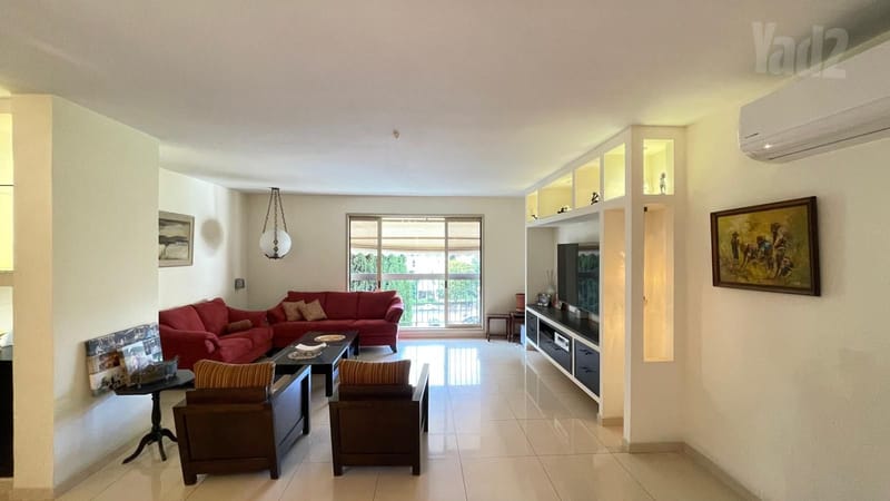 Photo from Yad2 – 4 Rooms • ₪11,800, רבינא, Neve Avivim, Tel Aviv (1)