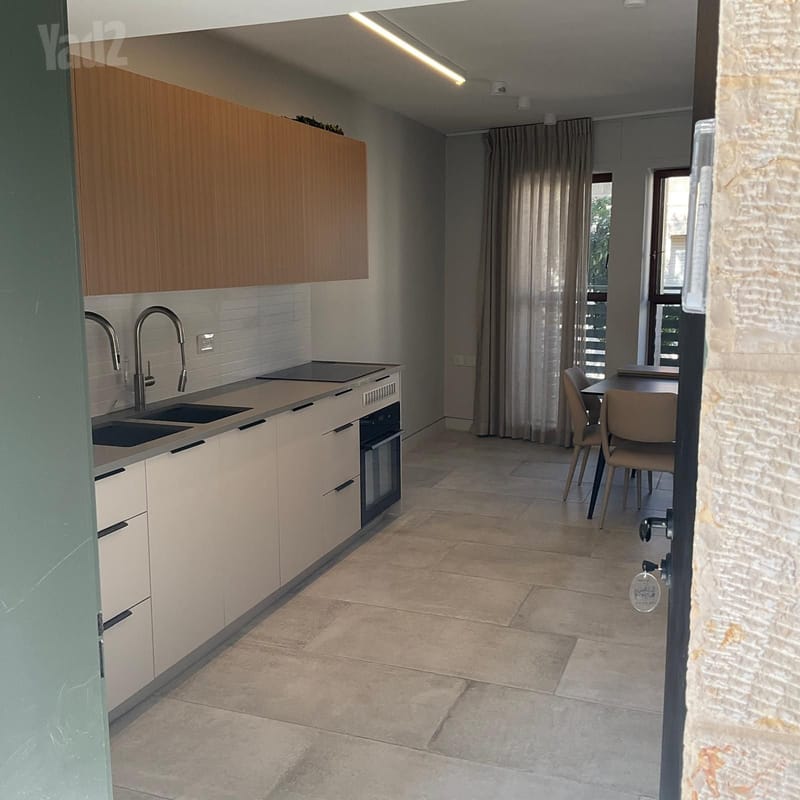 תמונה מיד2 – 2 חדרים • 7,500 ₪, מסילת ישרים, מחנה יהודה (לב העיר), ירושלים (1)