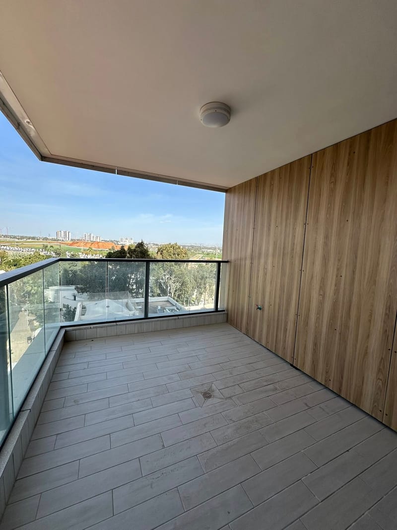 4 חדרים • 8,800 ₪ - Image 1