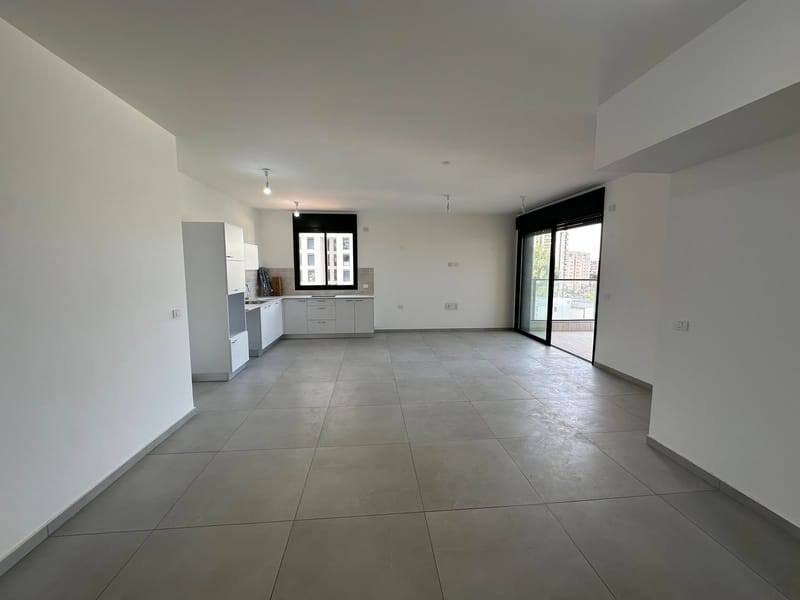 4 חדרים • 8,800 ₪ - Image 2