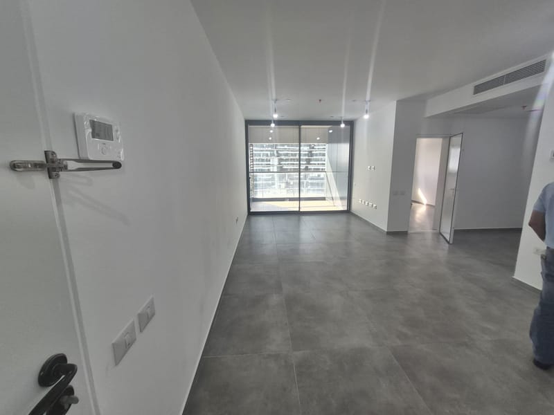 2 Rooms • ₪8,000 - Image 2