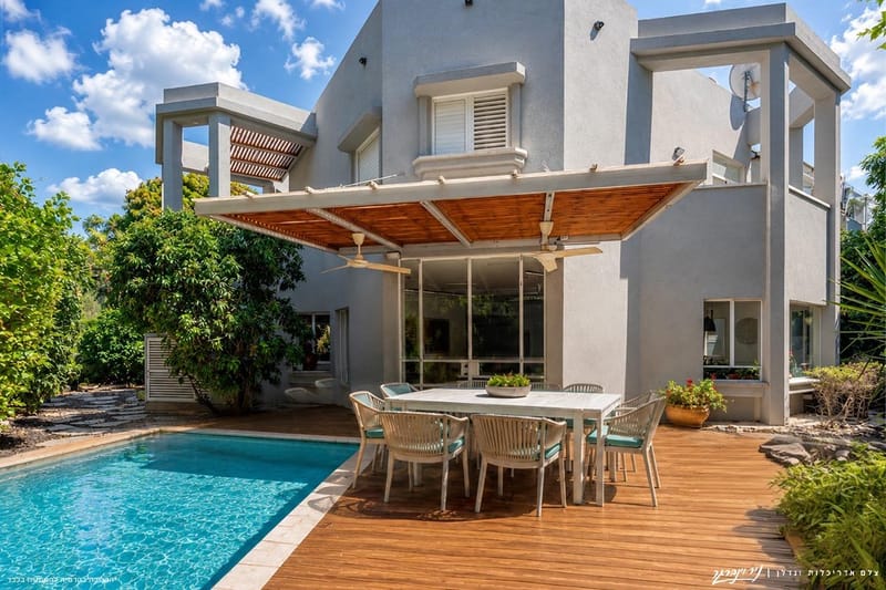 Photo from Facebook – 8 Rooms • ₪3,000,000, Ramat HaSharon (1)