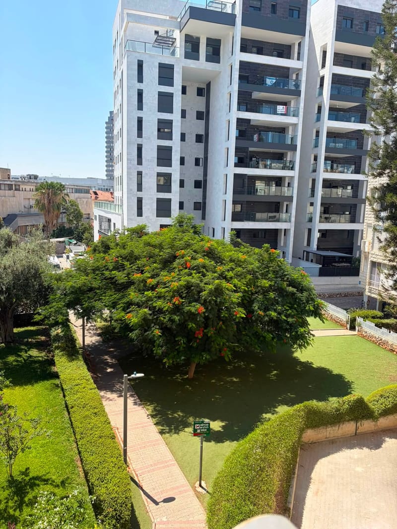 תמונה מפייסבוק – 4 חדרים • 2,870,000 ₪, מרכז, הרצליה (1)