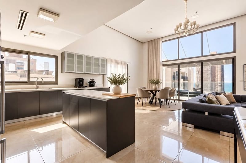 תמונה מפייסבוק – 5 חדרים • 13,000 ₪, שכונה דרום מערב - ותיק, בת ים (1)