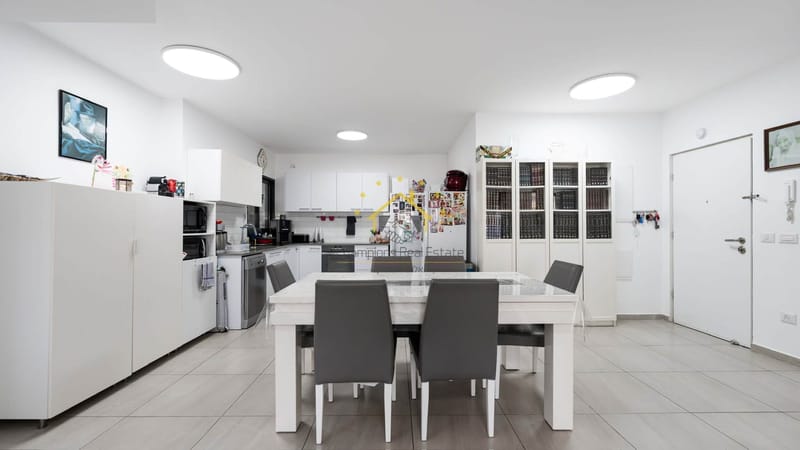 תמונה מפייסבוק – 6 חדרים • 9,200 ₪, שלום עליכם 29, גבעת האירוסים, נתניה (1)