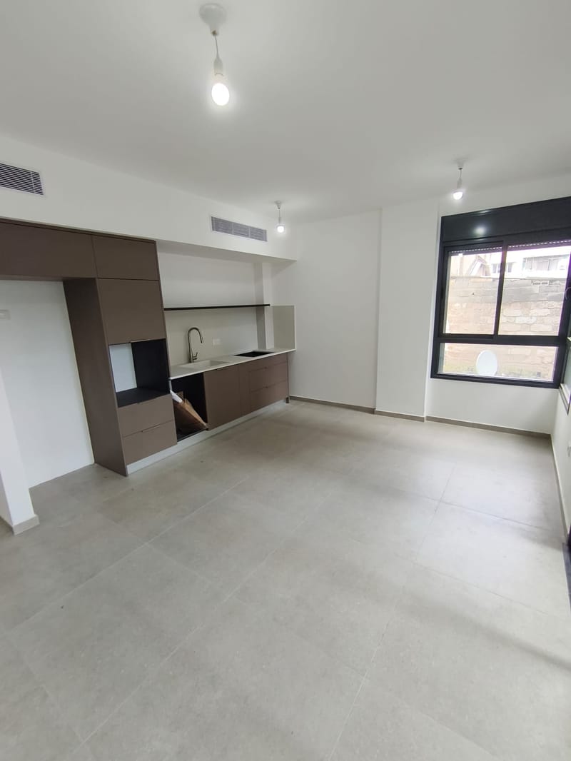 2 Rooms • ₪6,100 - Image 1
