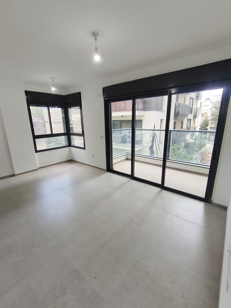 2 Rooms • ₪6,100 - Image 2