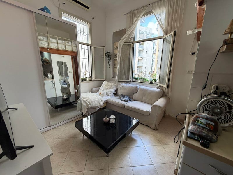 Studio • ₪5,800 - Image 2