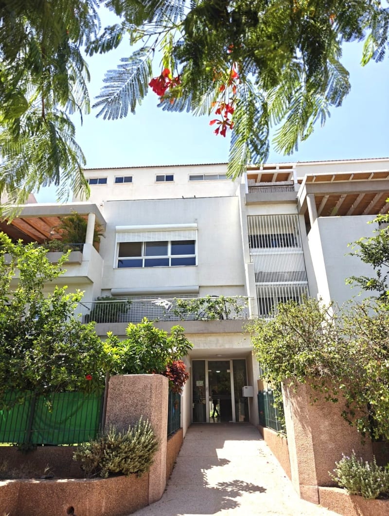 תמונה מפייסבוק – 4.5 חדרים • 7,900 ₪, לב הפארק, רעננה (1)