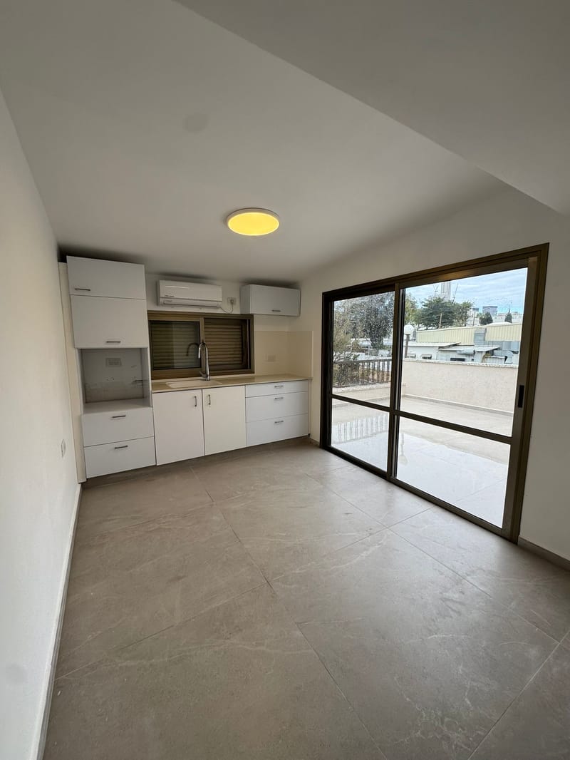 2 Rooms • ₪5,900 - Image 3