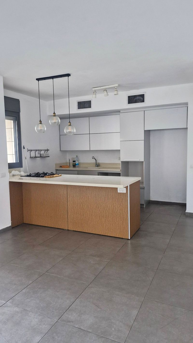 תמונה מפייסבוק – 5 חדרים • 10,500 ₪, מתחם 1200, הוד השרון (1)