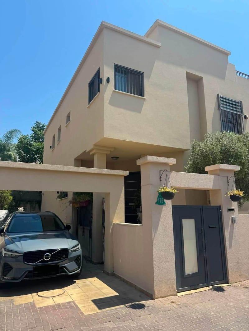 תמונה מפייסבוק – 4 חדרים • 22,000 ₪, נווה רסקו, רמת השרון (1)