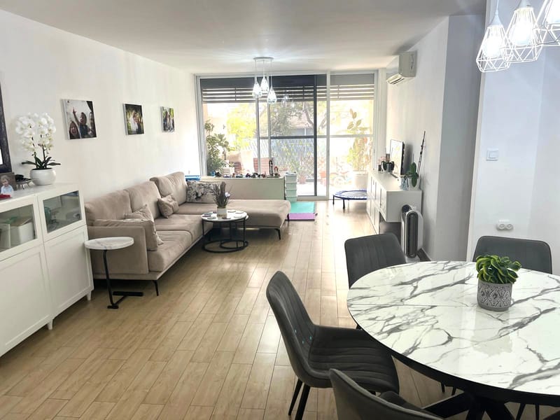 תמונה מפייסבוק – 5 חדרים • 9,500 ₪, אוסטרובסקי, שכונה מרכז דרום, רעננה (1)