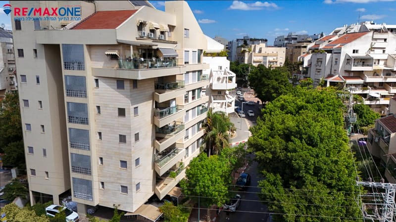 Photo from Facebook – 4 Rooms • ₪3,090,000, השרון 9, HaPrachim, Kfar Saba (1)