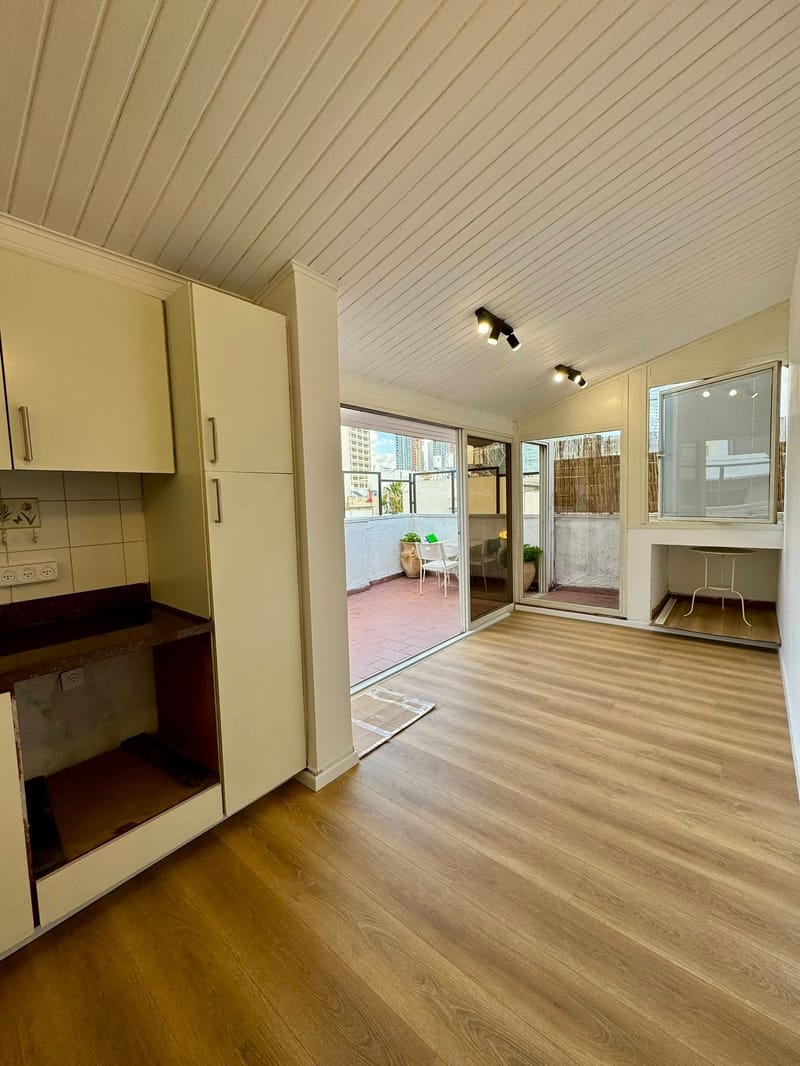 4 Rooms • ₪10,800 - Image 1