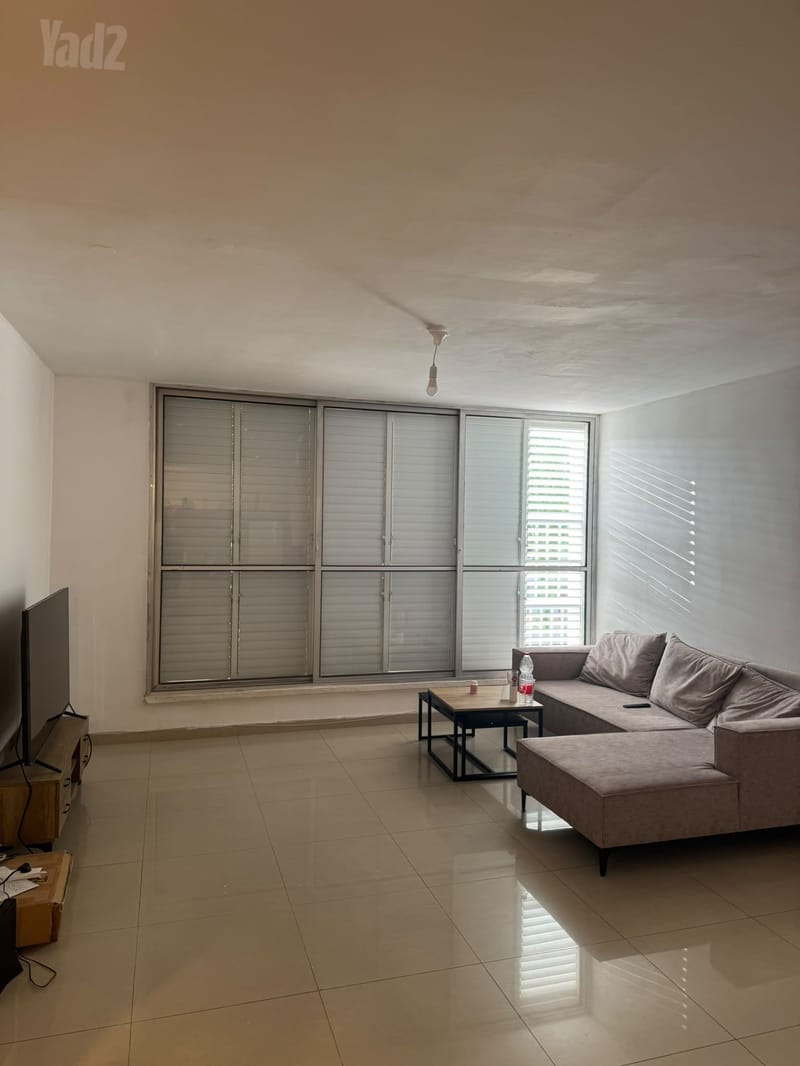 תמונה מיד2 – 4 חדרים • 7,600 ₪, אוסישקין 98, אלון, רמת השרון (1)
