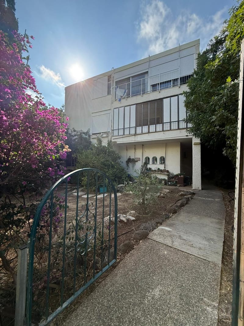 תמונה מיד2 – 3.5 חדרים • 3,500 ₪, שדרות טרומפלדור 7, נווה שאנן, חיפה (1)
