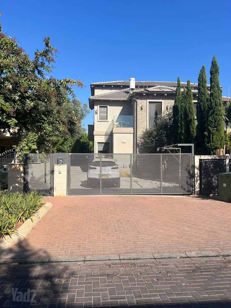 תמונה מיד2 – 7 חדרים • 7,990,000 ₪, החרוב 26, בילינסון, פתח תקווה (1)